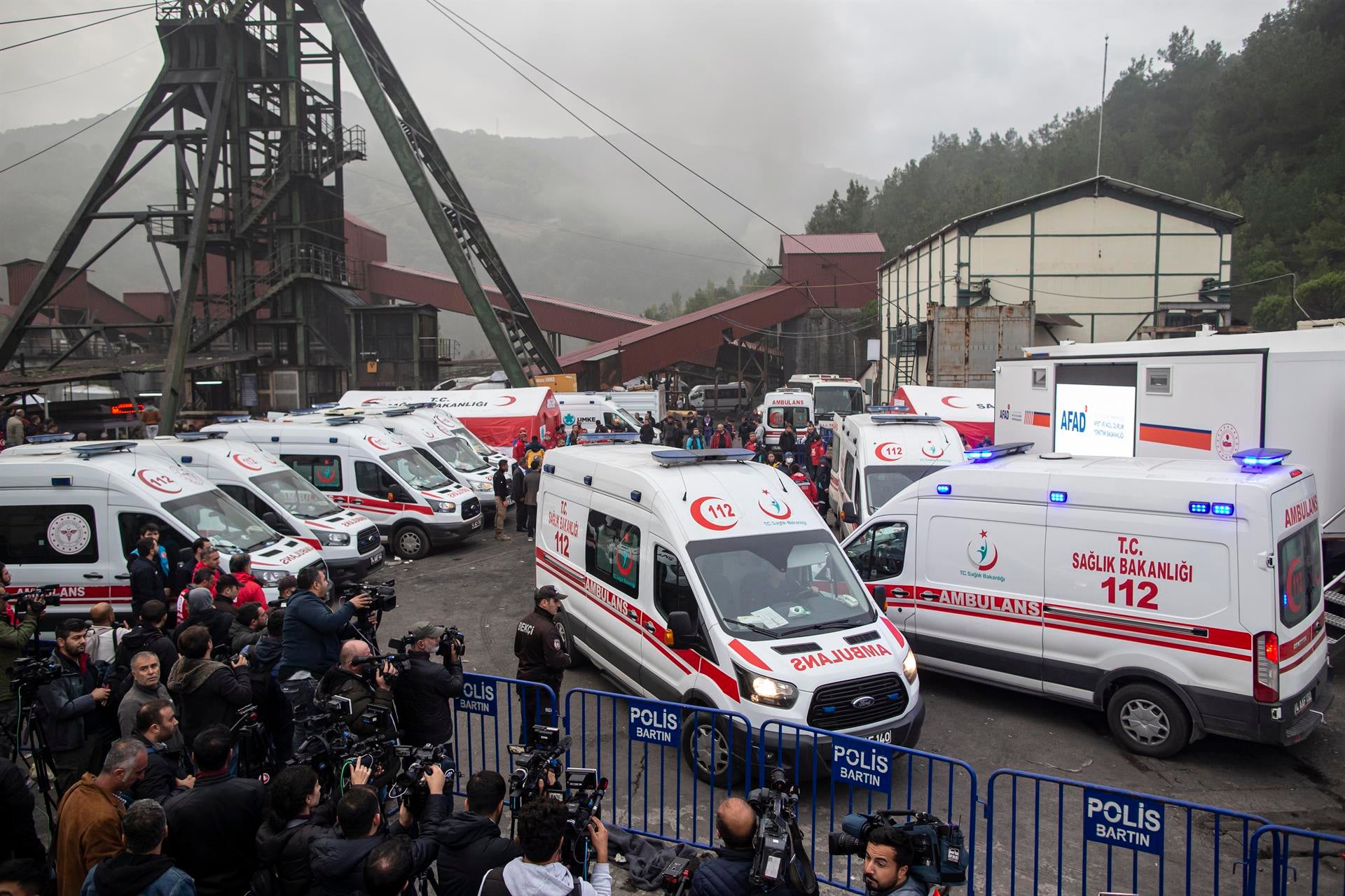 Aumentan a 41 los muertos por la explosión de una mina de carbón en el norte de Turquía Aumentan a 41 los muertos por la explosión de una mina de carbón en el norte de Turquía