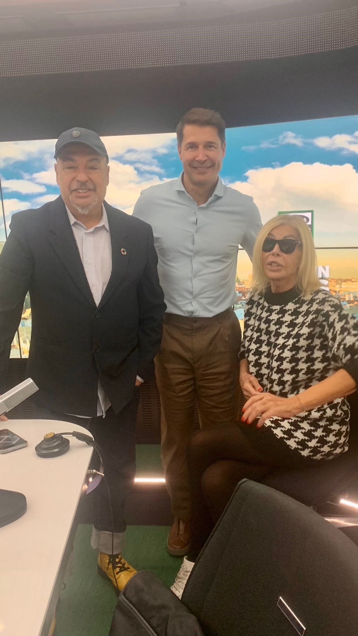 Manuel Fernández, diseñador: "Cada vestido es una obra de arte con una historia detrás" Manuel Fernández, diseñador: "Cada vestido es una obra de arte con una historia detrás"