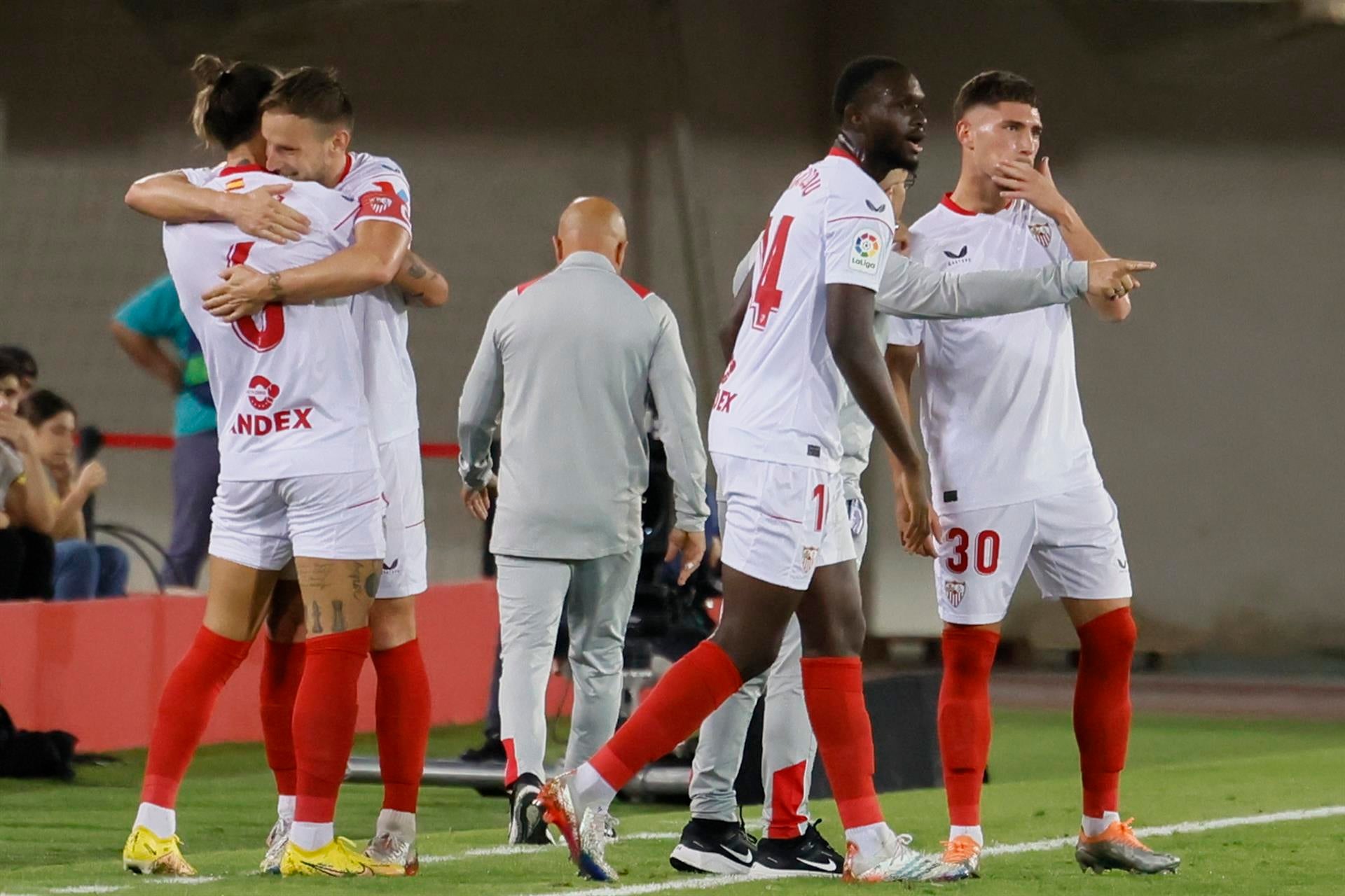 Un golazo de Gudelj da la victoria al Sevilla frente al Mallorca Un golazo de Gudelj da la victoria al Sevilla frente al Mallorca