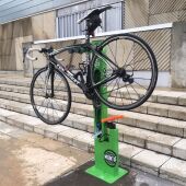 El Ayuntamiento instala cuatro repara bicis