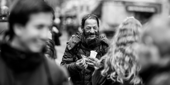 Carlos Fernández: "En Galicia moitas persoas sen fogar cambian de cidade polo camiño de Santiago" Carlos Fernández: "En Galicia moitas persoas sen fogar cambian de cidade polo camiño de Santiago"