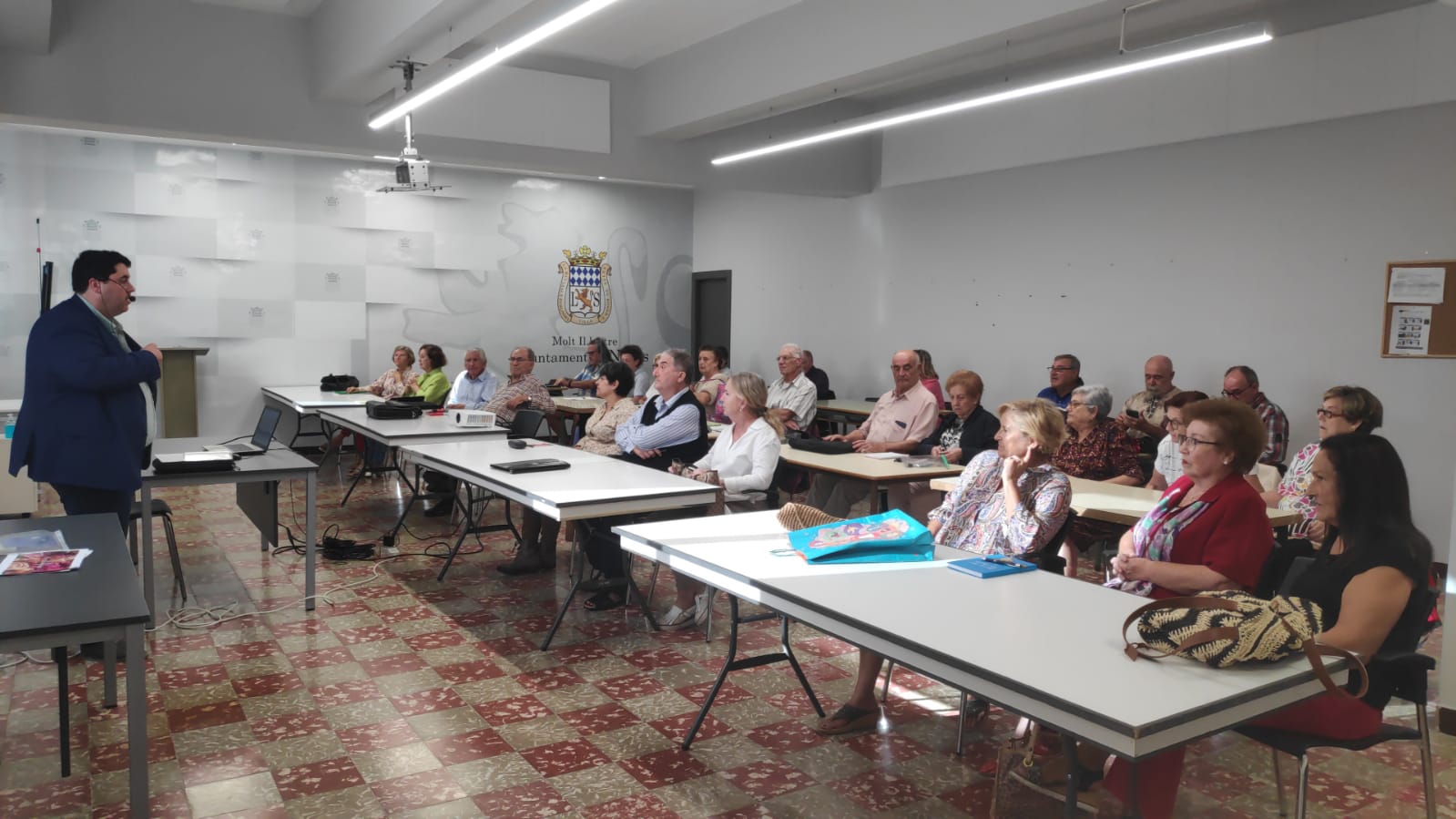 Nules ha comenzado las clases de la UNED Senior Nules ha comenzado las clases de la UNED Senior