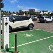 Torrevieja pone en marcha cuatro puntos de recarga para vehículos eléctricos 