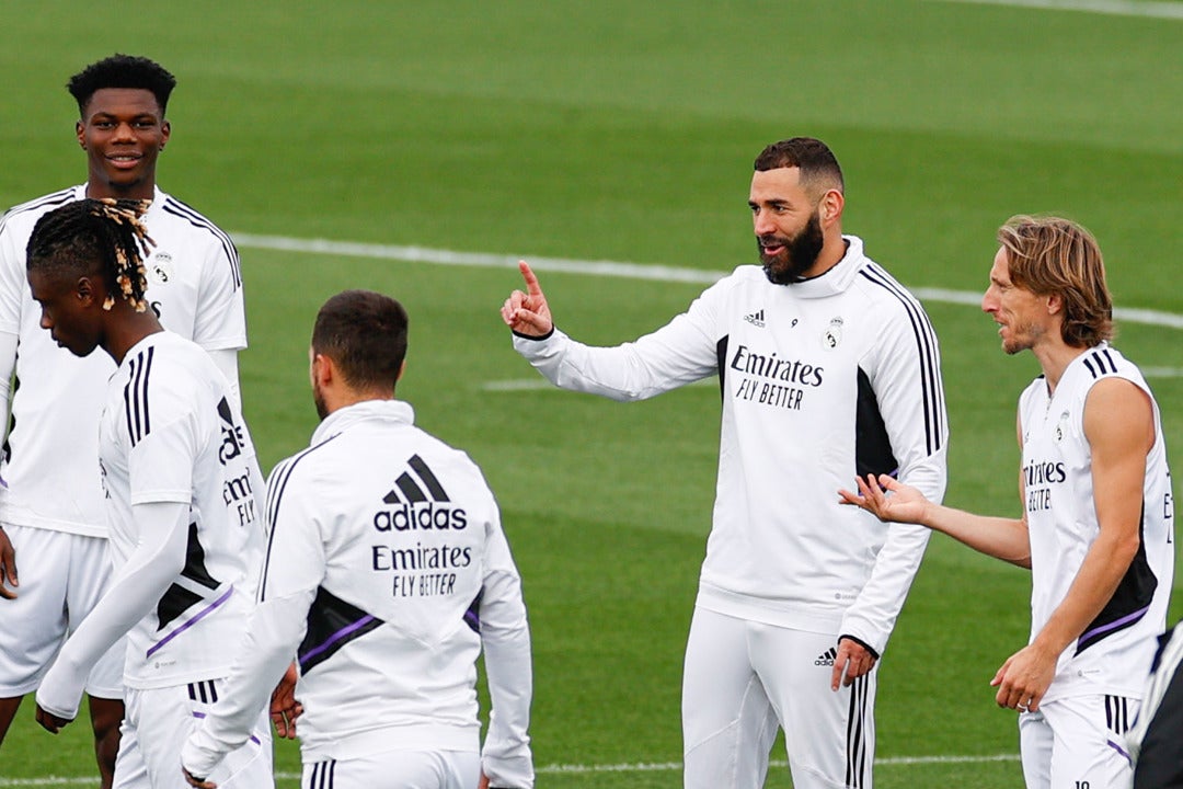 Benzema, baja ante el Sevilla por "fatiga muscular" Benzema, baja ante el Sevilla por "fatiga muscular"