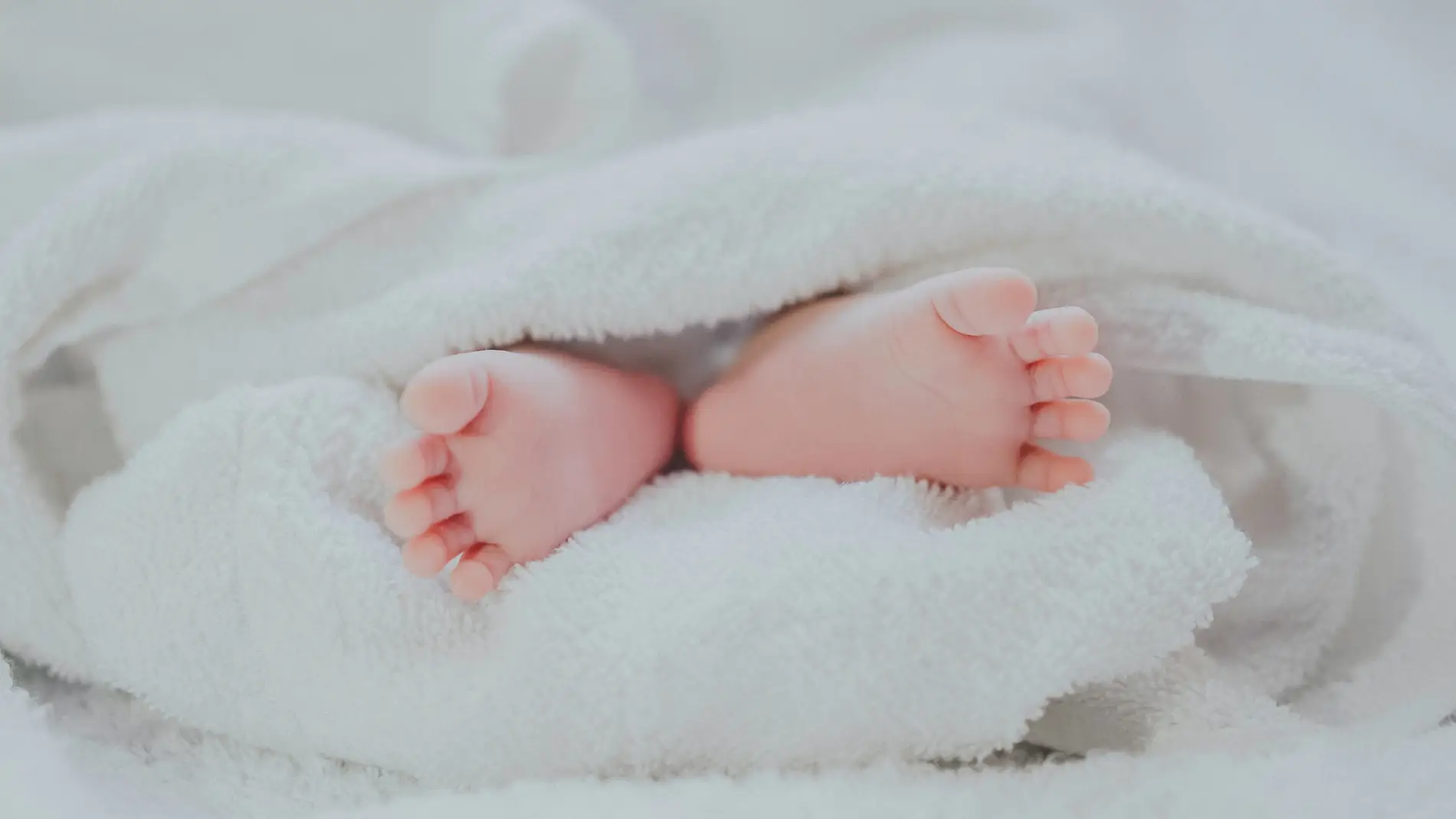 Los pies de un bebé en una imagen de archivo.