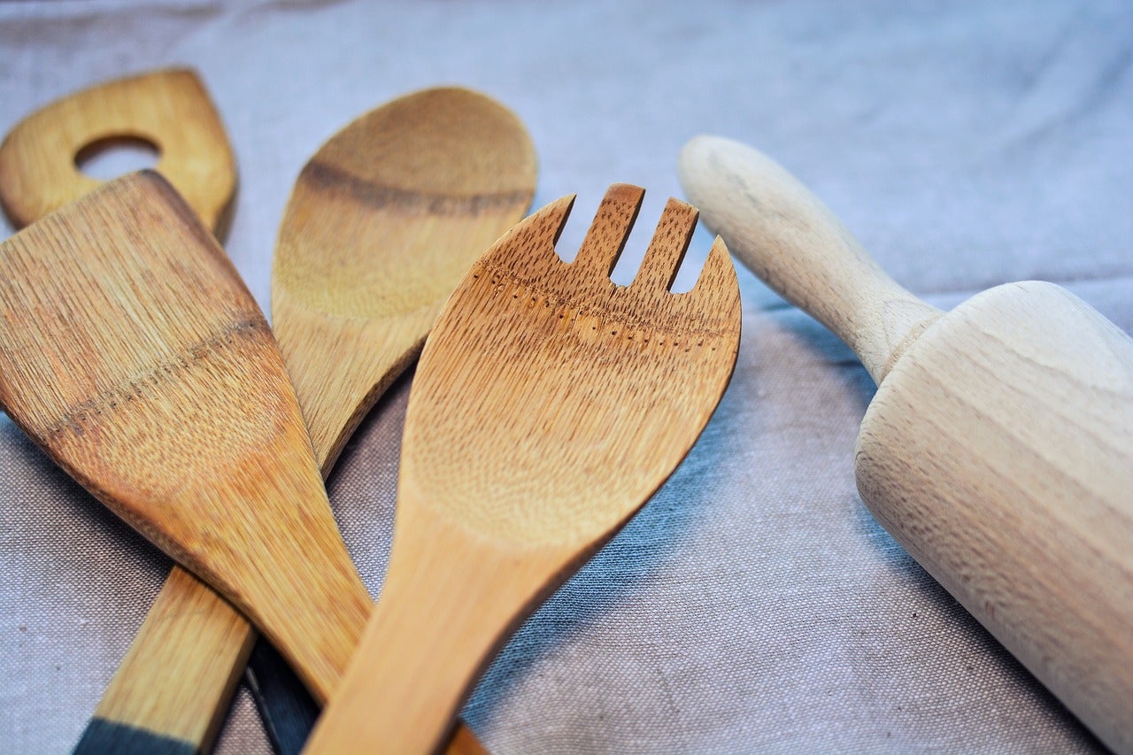 Este es el motivo por el que no hay que utilizar utensilios de madera para cocinar: podría ser un riesgo para la salud Este es el motivo por el que no hay que utilizar utensilios de madera para cocinar: podría ser un riesgo para la salud