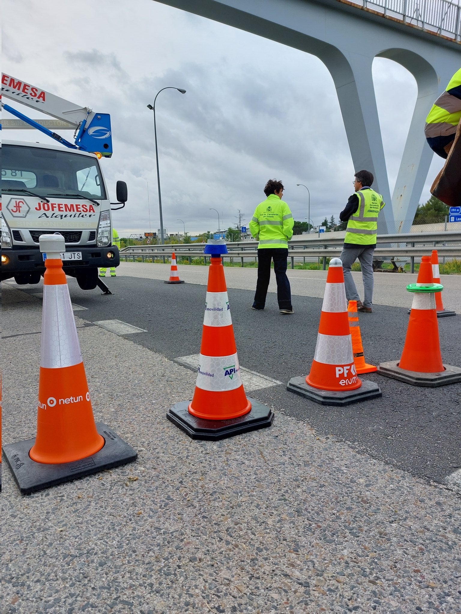 Los nuevos conos inteligentes de la DGT: para qué sirven y cómo funcionan Los nuevos conos inteligentes de la DGT: para qué sirven y cómo funcionan