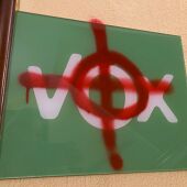 Pintadas en la sede de Vox Asturias en Oviedo