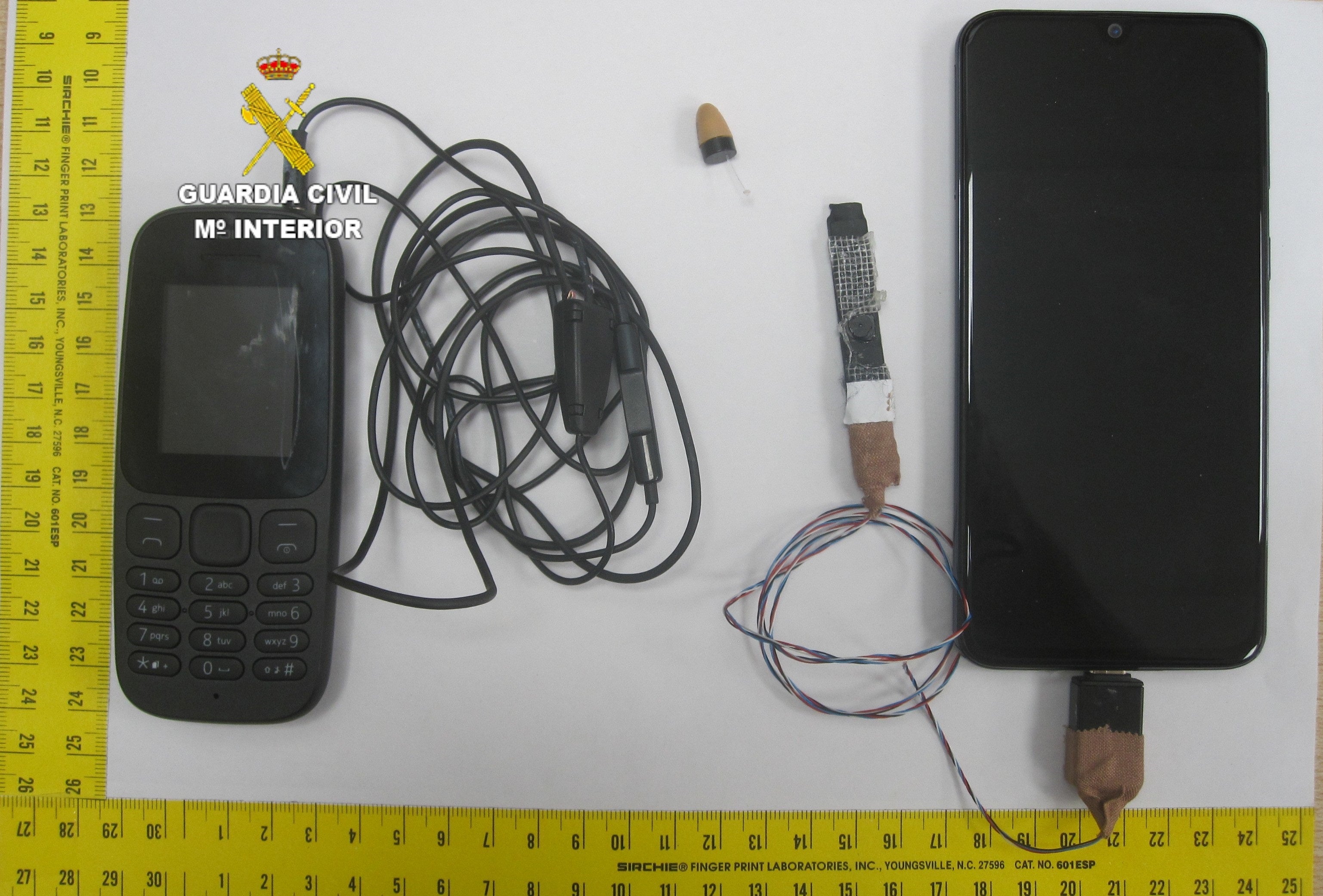 Tráfico detecta a 14 personas que utilizaron medios técnicos para superar el examen de conducir en Castelló y Vinaròs Tráfico detecta a 14 personas que utilizaron medios técnicos para superar el examen de conducir en Castelló y Vinaròs