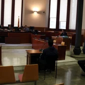 Suspendido hasta mañana el juicio a un falso repartidor que había agredido a varias mujeres en Barcelona Suspendido hasta mañana el juicio a un falso repartidor que había agredido a varias mujeres en Barcelona