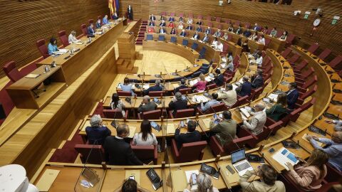 Archivo - Vista general de un debate sobre el modelo de financiación autonómica, en Les Corts.