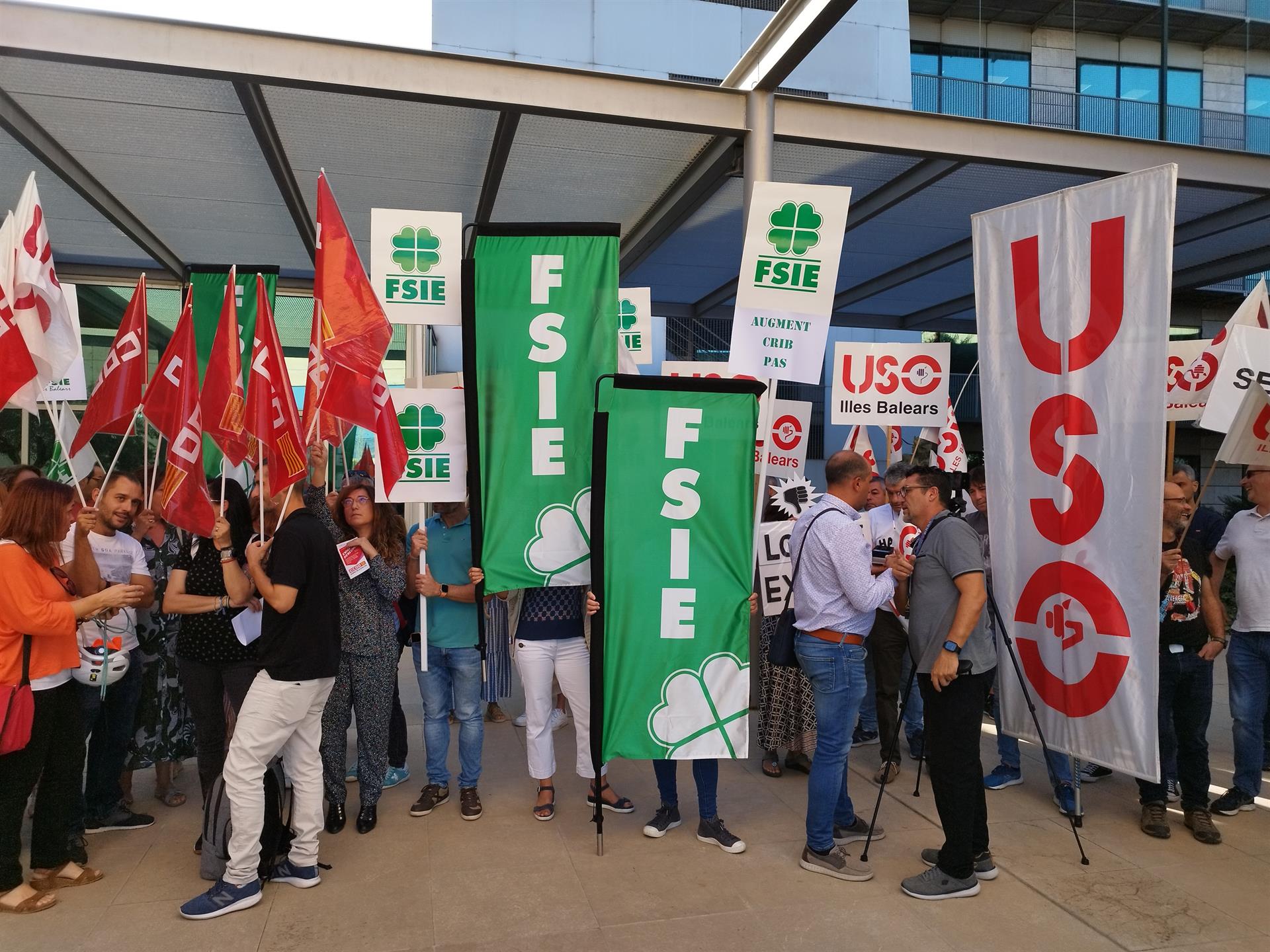 Los sindicatos de la concertada rechazan la propuesta de equiparación de la conselleria de educación Los sindicatos de la concertada rechazan la propuesta de equiparación de la conselleria de educación
