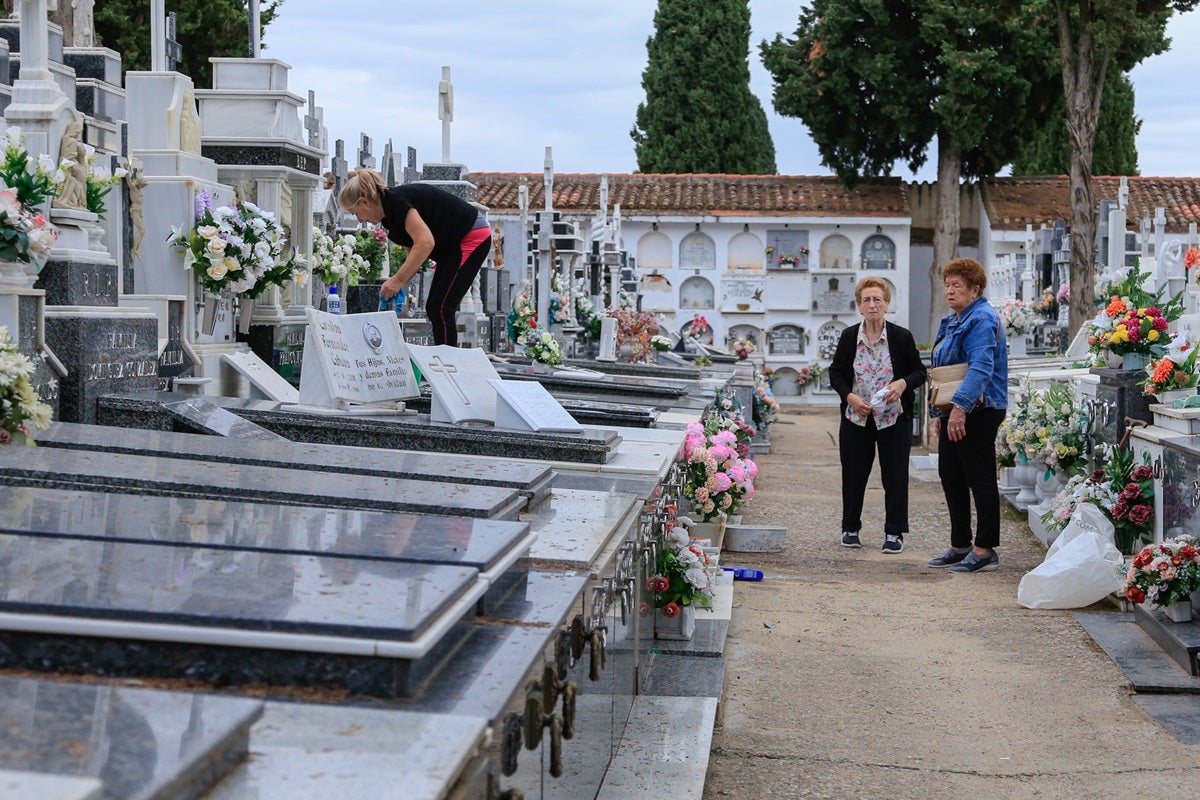 El cementerio estará abierto, en horario ininterrumpido, desde las 9.00 hasta las 20 horas El cementerio estará abierto, en horario ininterrumpido, desde las 9.00 hasta las 20 horas