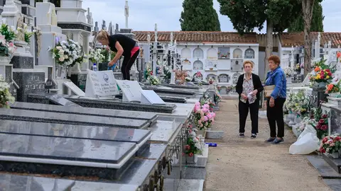 El cementerio estará abierto, en horario ininterrumpido, desde las 9.00 hasta las 20 horas El cementerio estará abierto, en horario ininterrumpido, desde las 9.00 hasta las 20 horas