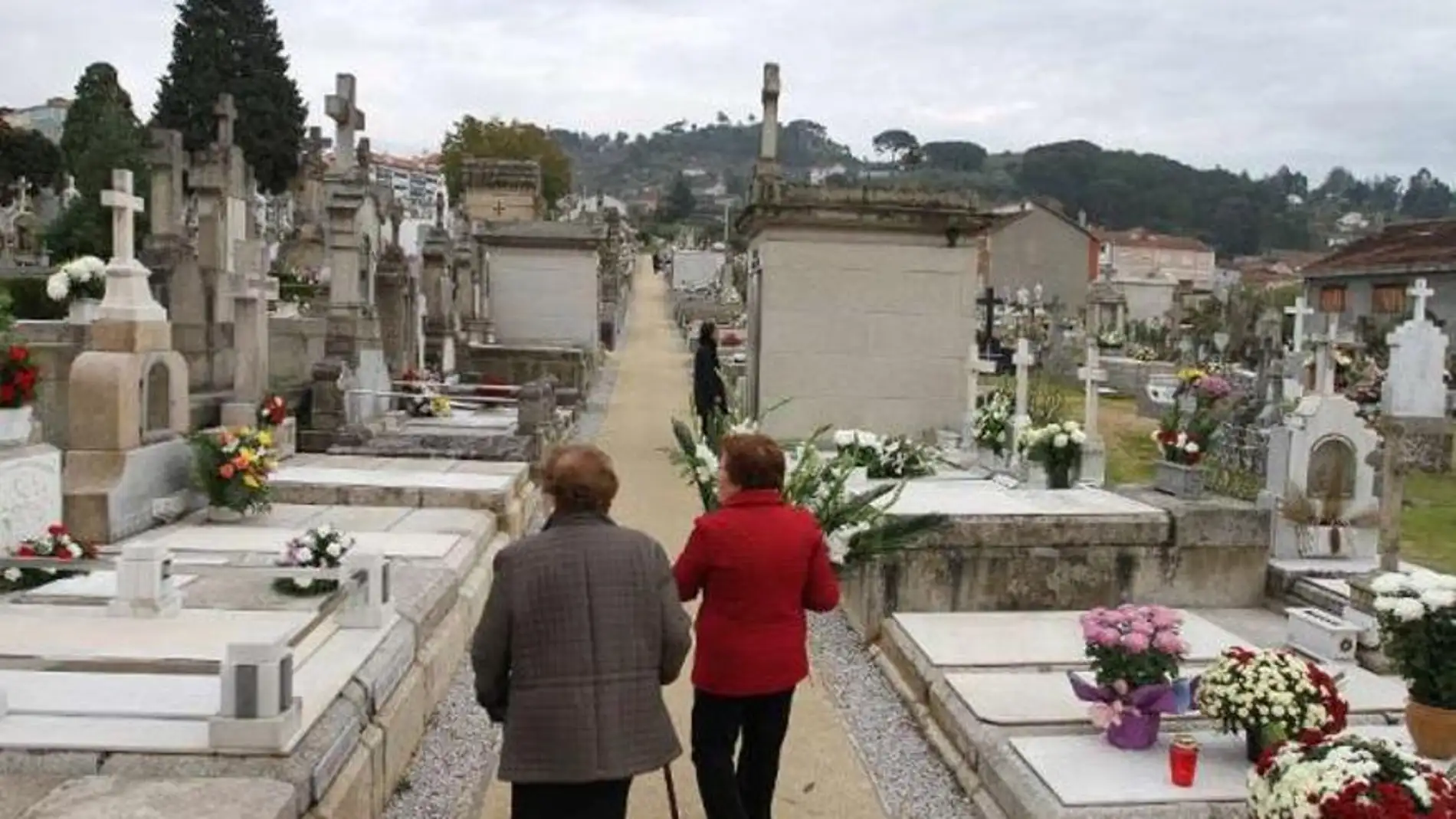 O Concello abrirá os cemiterios ininterrompidamente no puente de difuntos