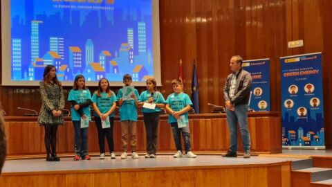 El equipo Ambelericos recogiendo el Premio Consumópolis