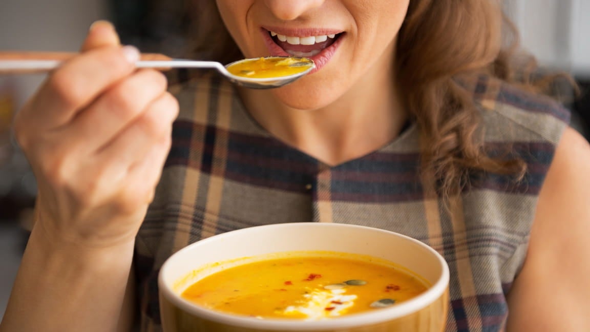 Mindful eating o ser conscientes de qué y cómo comemos Mindful eating o ser conscientes de qué y cómo comemos