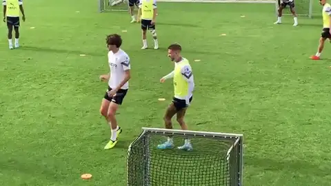 Samu Castillejo se apunta al partido ante el Barça Samu Castillejo se apunta al partido ante el Barça