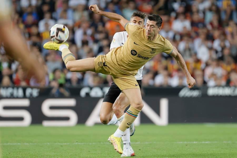 Lewandowski rescata al Barcelona en el descuento Lewandowski rescata al Barcelona en el descuento
