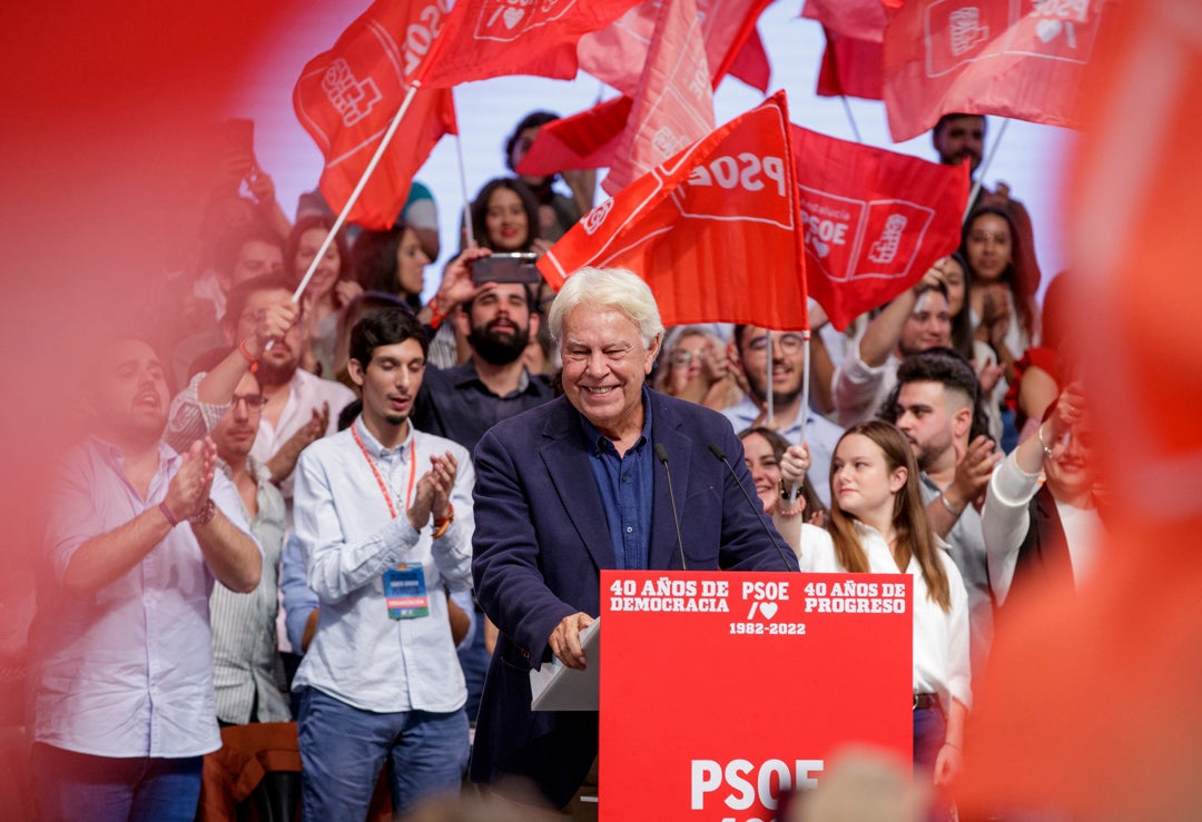 Felipe González lamenta la ausencia de Alfonso Guerra al conmemorar la victoria del PSOE en 1982 Felipe González lamenta la ausencia de Alfonso Guerra al conmemorar la victoria del PSOE en 1982