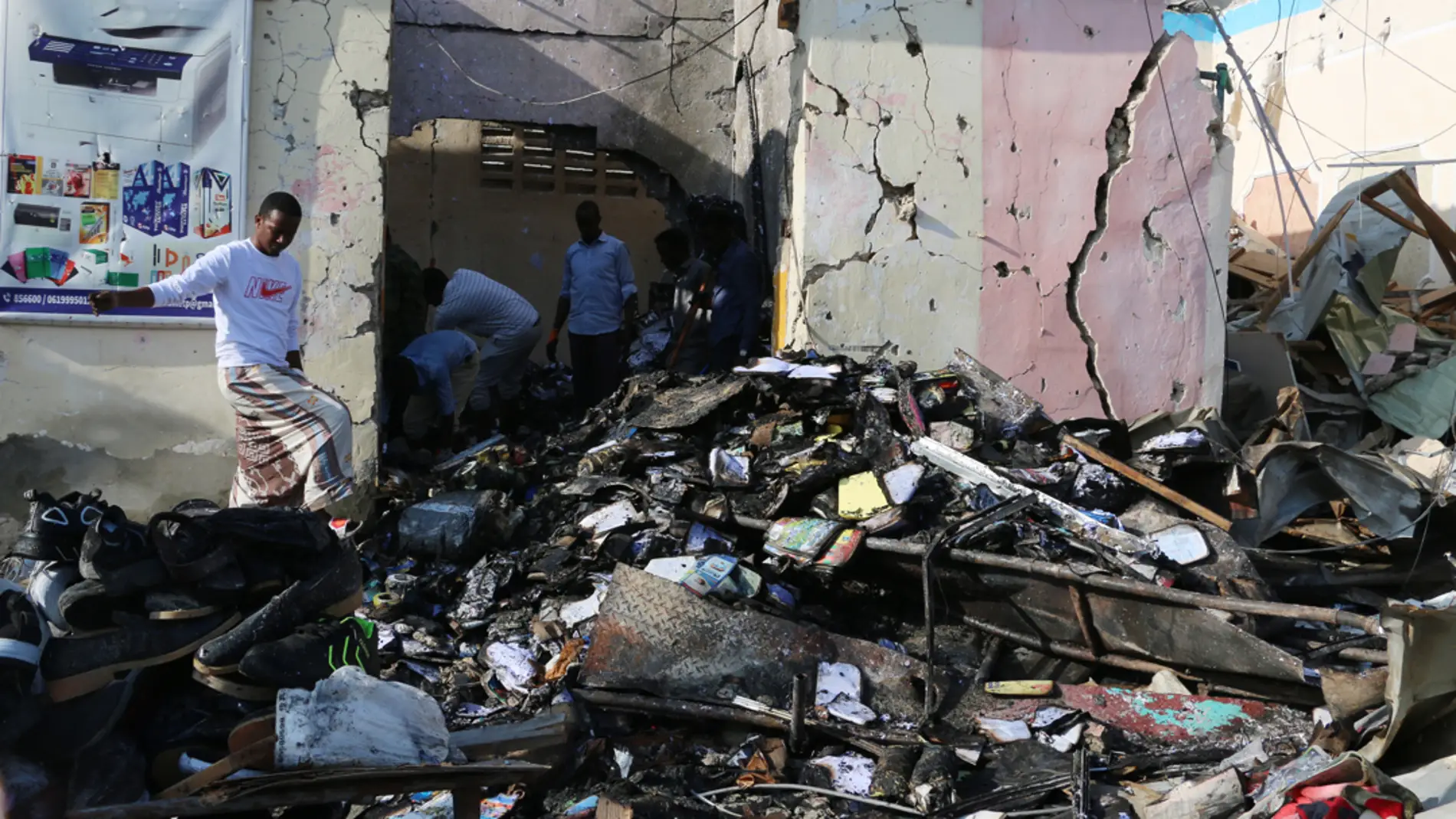 Al menos 100 muertos en un atentado con coche bomba en Somalia