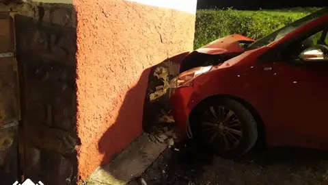 Fallece un hombre de 70 años tras chocar con su coche contra un muro en Colunga Fallece un hombre de 70 años tras chocar con su coche contra un muro en Colunga