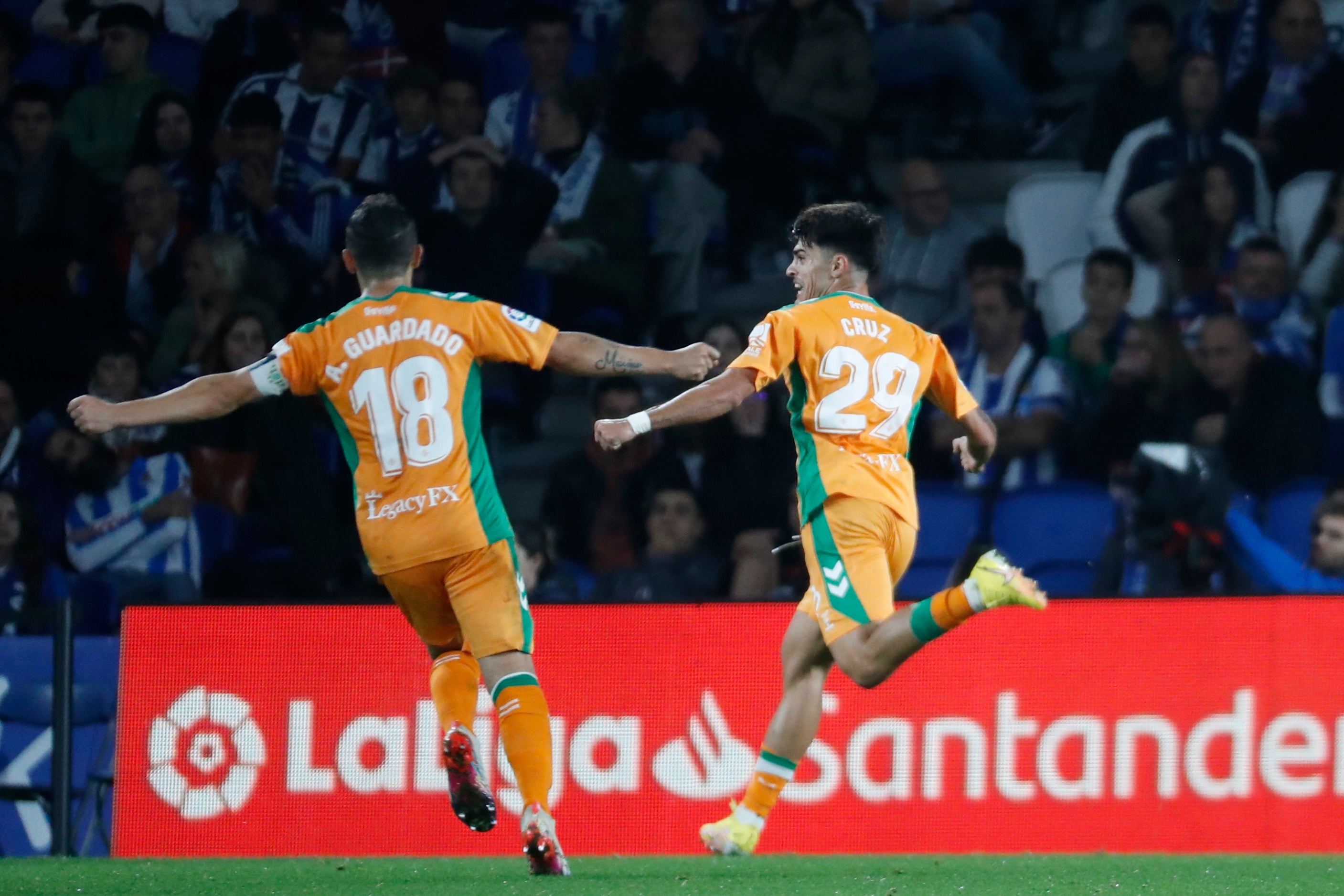 Juan Cruz, otra realidad de un Betis que sigue en una nube Juan Cruz, otra realidad de un Betis que sigue en una nube