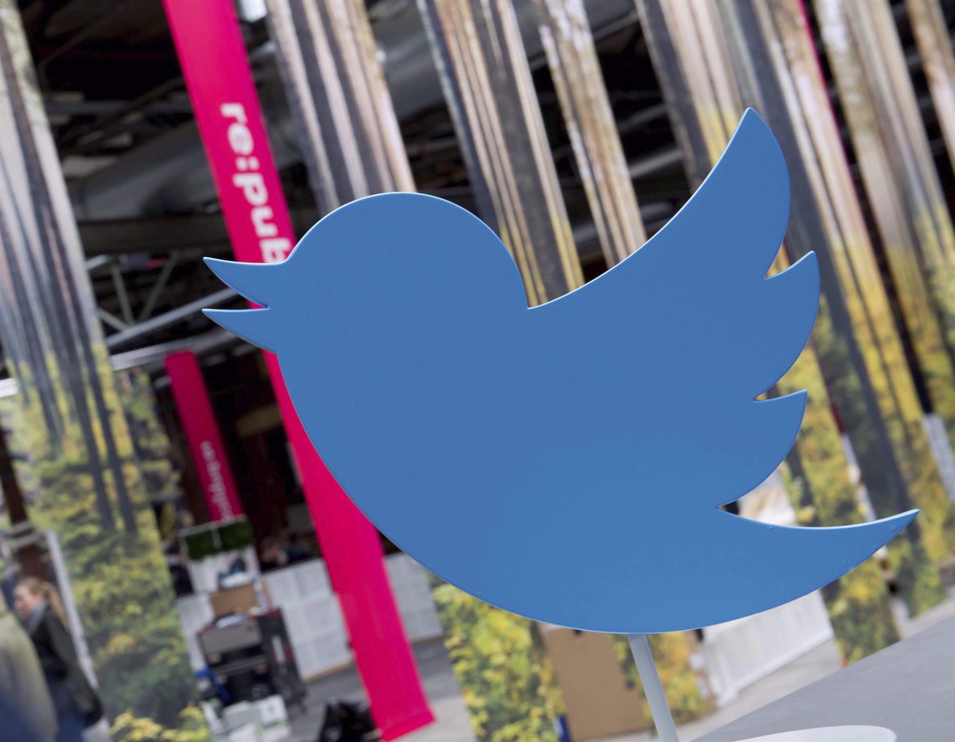 Elon Musk planea cobrar 20 dólares mensuales a los perfiles verificados de Twitter Elon Musk planea cobrar 20 dólares mensuales a los perfiles verificados de Twitter