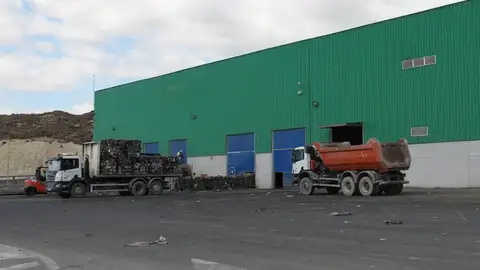 La Diputación de Alicante destina un millón de euros para ayudar a los ayuntamientos en la gestión de sus residuos Planta de residuos de la provincia