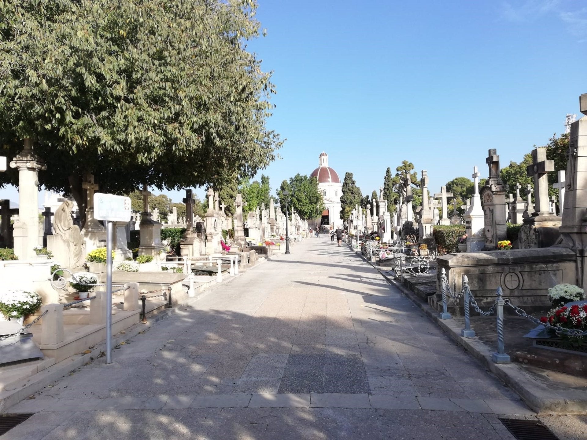 Unas 30.000 personas visitan el cementerio de Palma en la festividad de Todos los Santos y los días previos Unas 30.000 personas visitan el cementerio de Palma en la festividad de Todos los Santos y los días previos