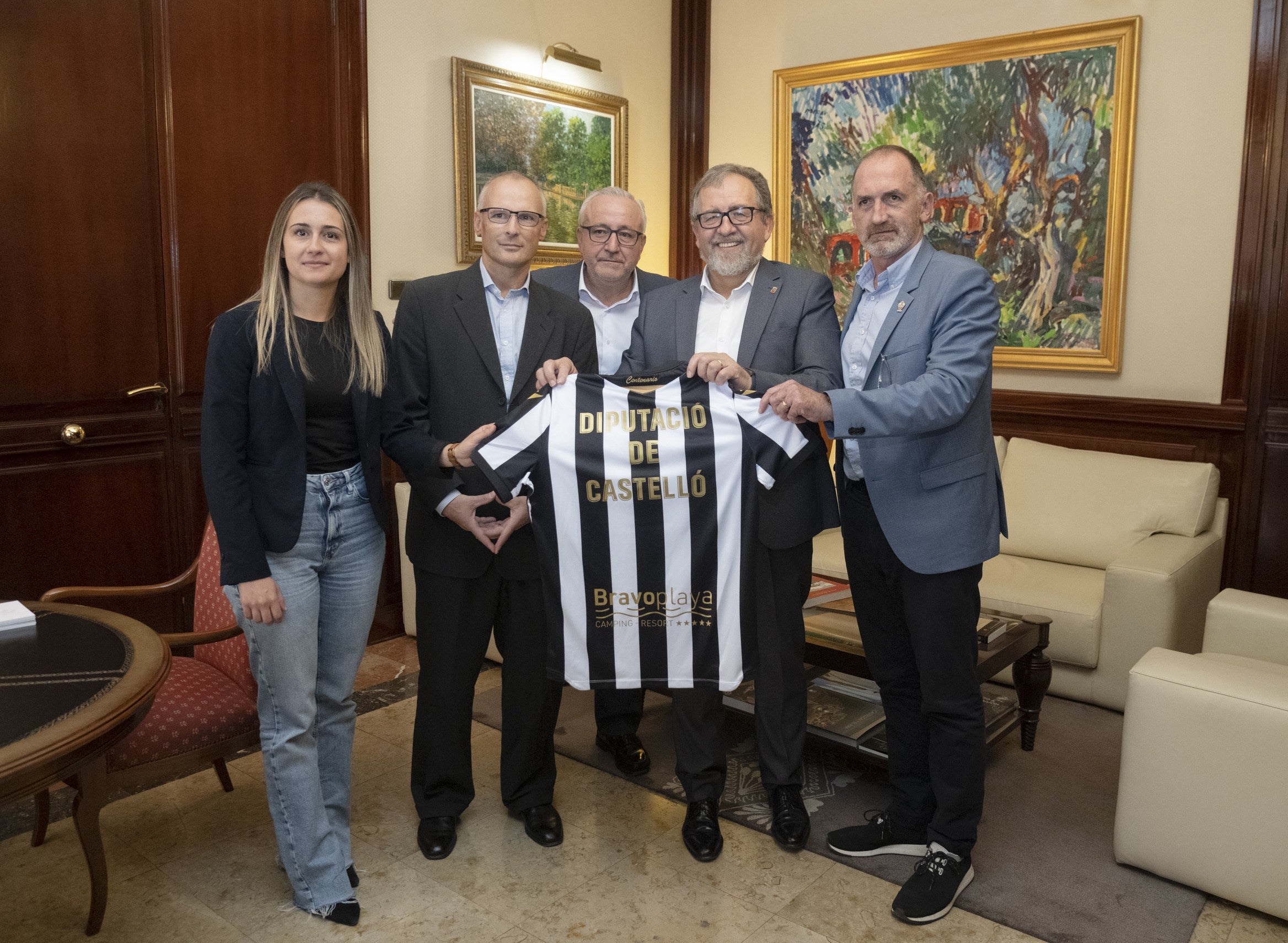 La Diputació recibe a la directiva del CD Castellón y ensalza el proyecto “serio y potente” de los nuevos gestores La Diputació recibe a la directiva del CD Castellón y ensalza el proyecto “serio y potente” de los nuevos gestores