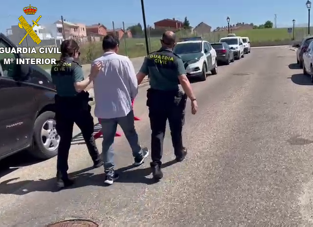 La Guardia Civil desmantela un grupo criminal especializado en robos al descuido La Guardia Civil desmantela un grupo criminal especializado en robos al descuido