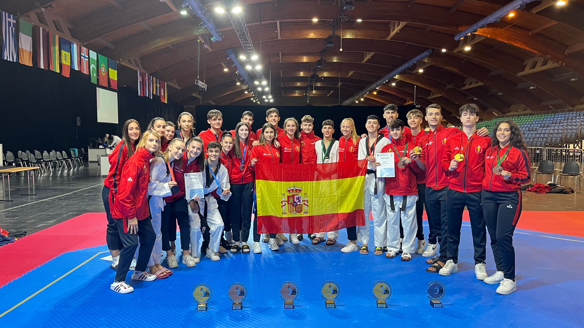 Satisfacción de la joven segoviana Inés de Benito tras el título de Campeones de Europa Junior con España Satisfacción de la joven segoviana Inés de Benito tras el título de Campeones de Europa Junior con España