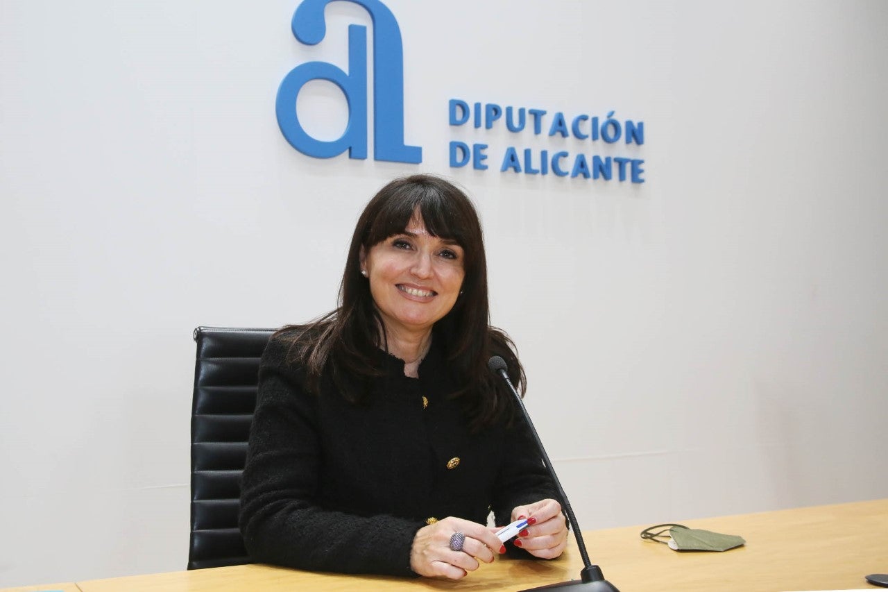 Julia Parra reclama al tripartito de izquierdas que recoja en sus presupuestos “un compromiso mayor y realista” con la cultura alicantina Julia Parra reclama al tripartito de izquierdas que recoja en sus presupuestos “un compromiso mayor y realista” con la cultura alicantina