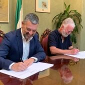 Javier Ruiz y el presidente de 'El Arenal', Manuel Bueno