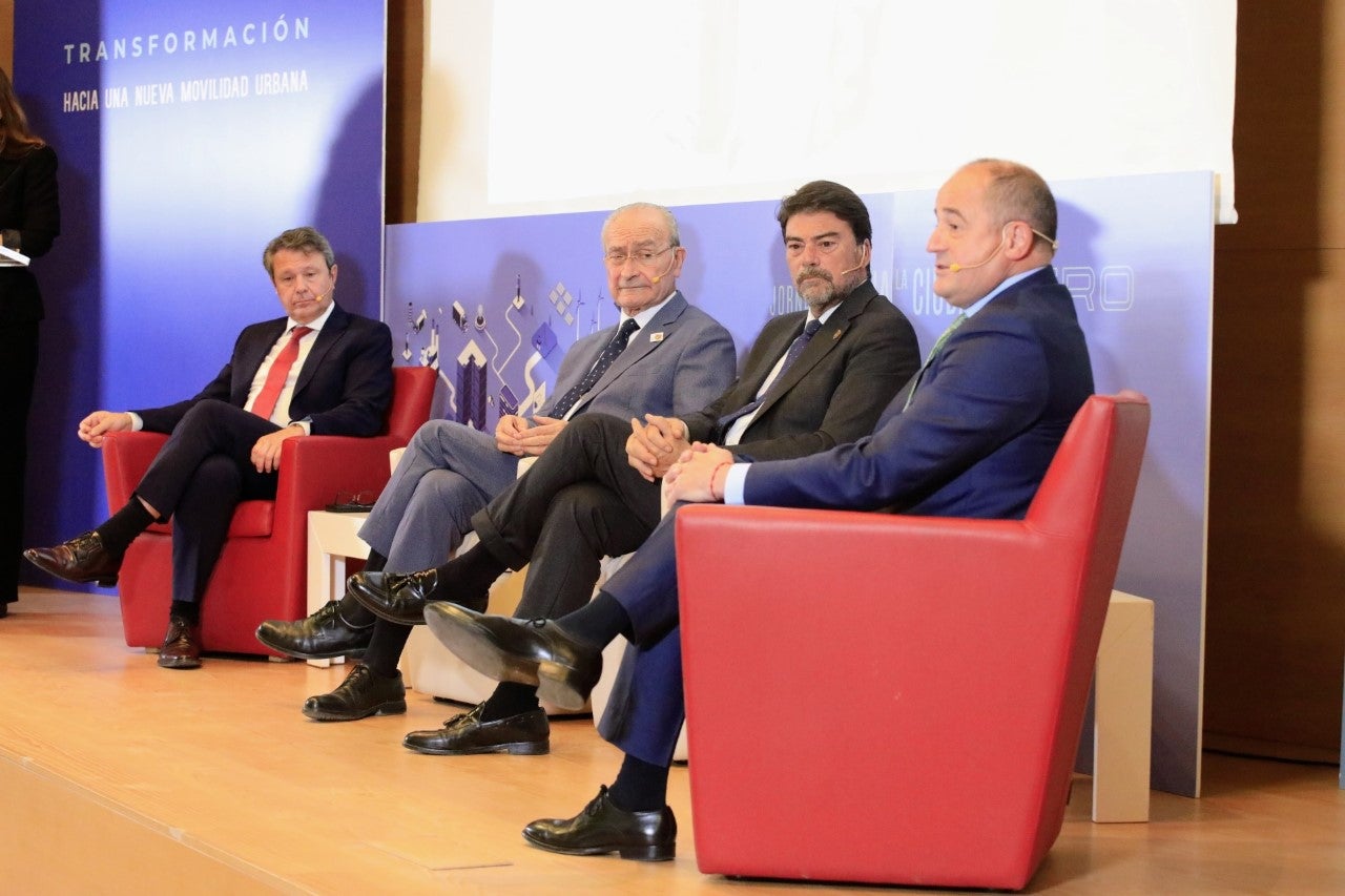 Barcala exige al Gobierno un reglamento para la Zona de Bajas Emisiones que amplíe el plazo y la participación municipal Barcala exige al Gobierno un reglamento para la Zona de Bajas Emisiones que amplíe el plazo y la participación municipal