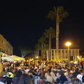 Una zambomba multitudinaria en la plaza Rafael Alberti en Puerto Real Una zambomba multitudinaria en la plaza Rafael Alberti en Puerto Real