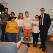 Álvaro Gutiérrez conoce de cerca uno de los pisos tutelados de Down Toledo Álvaro Gutiérrez conoce de cerca uno de los pisos tutelados de Down Toledo