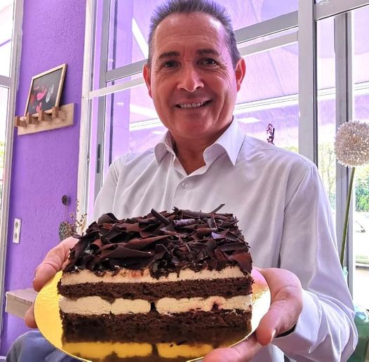 El alcalde de Xirivella propone a sus vecinos que le inviten a cenar para elaborar su programa electoral El alcalde de Xirivella propone a sus vecinos que le inviten a cenar para elaborar su programa electoral