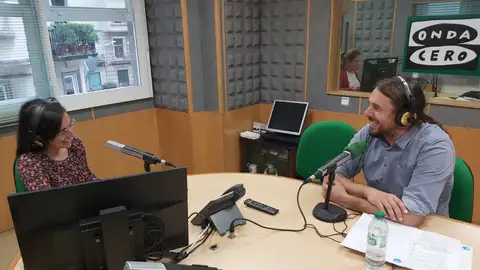 Lara Vivero y Xan Xove Candidato de Marea Atlántica al Concello de A Coruña.