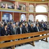 La iglesia de Jesús Obrero en el Cerro de Reyes y la cercana Rotonda de las Grullas fueron el epicentro de los actos con motivo del 25 aniversario de la Riada de Badajoz La iglesia de Jesús Obrero en el Cerro de Reyes y la cercana Rotonda de las Grullas fueron el epicentro de los actos con motivo del 25 aniversario de la Riada de Badajoz
