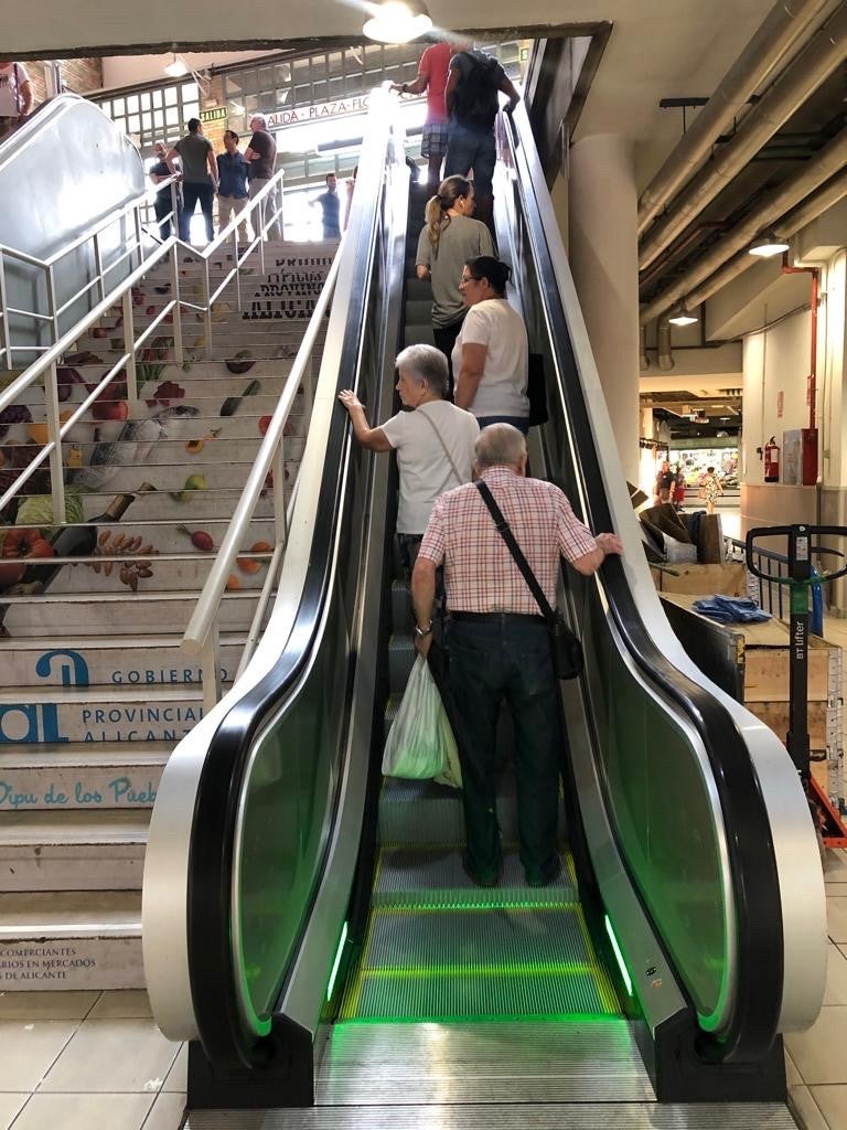 El Mercado Central culmina en su Centenario la mejora de los accesos con la puesta en servicio de las seis escaleras mecánicas El Mercado Central culmina en su Centenario la mejora de los accesos con la puesta en servicio de las seis escaleras mecánicas