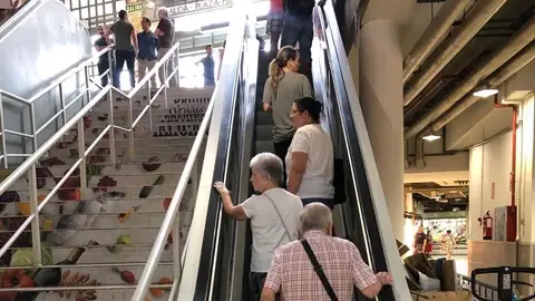 El Mercado Central culmina en su Centenario la mejora de los accesos con la puesta en servicio de las seis escaleras mecánicas Nuevas escaleras mecánicas