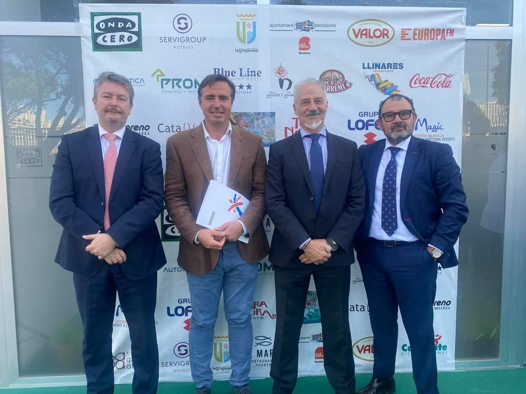 Ximo Puig inaugura la nueva emisora de Onda Cero Marina Baixa Ximo Puig inaugura la nueva emisora de Onda Cero Marina Baixa