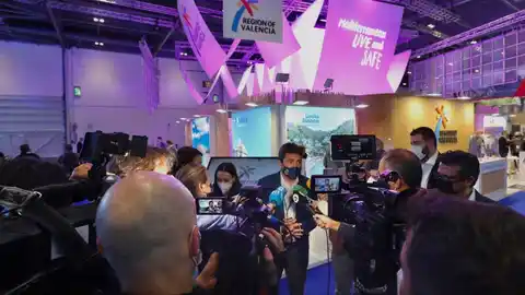 Costa Blanca exhibe en la World Travel Market su fortaleza como destino peninsular con más vuelos desde Reino Unido Mazón frente a los medios de la World Travel Market.