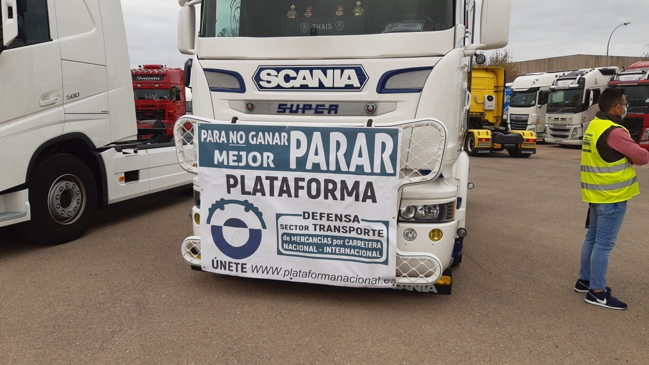 La Plataforma en Defensa del Transporte calcula que el 70% de los camioneros de Ciudad Real podrían secundar el paro en el sector La Plataforma en Defensa del Transporte calcula que el 70% de los camioneros de Ciudad Real podrían secundar el paro en el sector