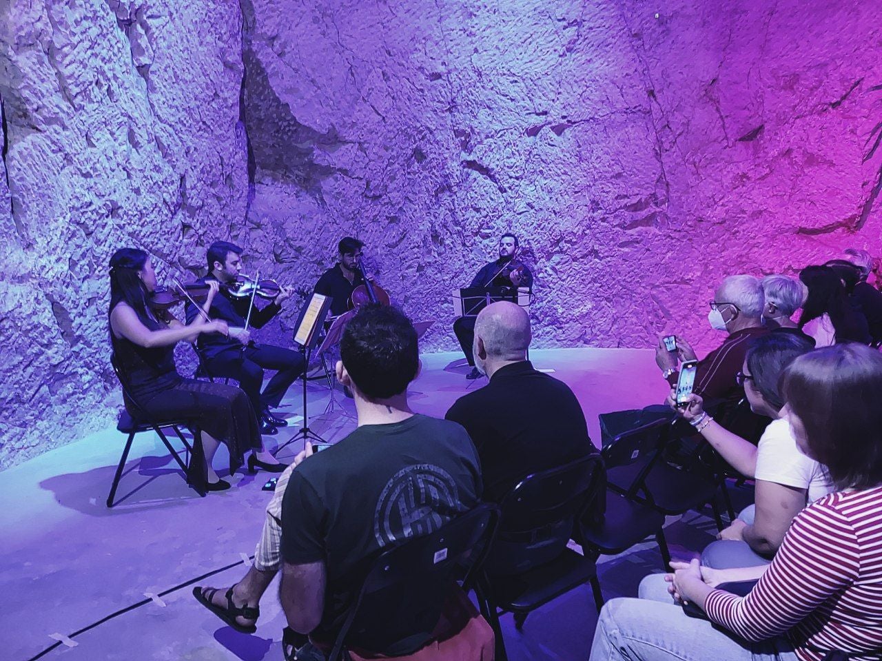 Lleno total en el Museo de Aguas de Alicante para disfrutar de la actuación "Aires Españoles" del Ensemble San Pablo Lleno total en el Museo de Aguas de Alicante para disfrutar de la actuación "Aires Españoles" del Ensemble San Pablo