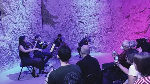 Lleno total en el Museo de Aguas de Alicante para disfrutar de la actuación "Aires Españoles" del Ensemble San Pablo Actuación de Ensemble San Pablo en el Museo de Aguas de Alicante