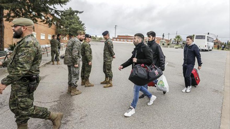 El CEFOT cacereño recibirá hoy a 1.146 nuevos alumnos para su formación militar El CEFOT cacereño recibirá hoy a 1.146 nuevos alumnos para su formación militar