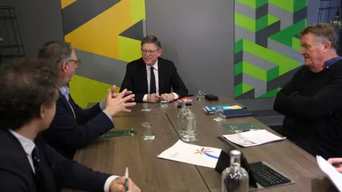 Una delegación de productores británicos visitará los estudios de Ciudad de la Luz Reunión de Ximo Puig con productores británicos.